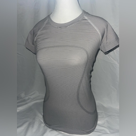 LULULEMON SWIFTLY TECH 2.0! - Picture 2 of 2